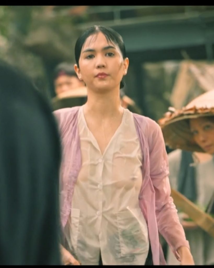 Những phân cảnh "đỏ mặt" của Ngọc Trinh trong Chị Chị Em Em 2 1 Ngọc Trinh 1